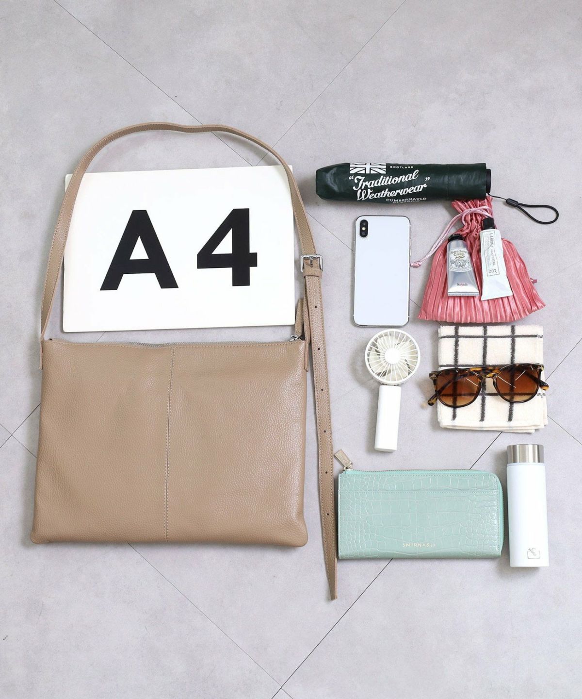 【COO SPECIAL WEEK】 收縮皮革 Simple Flat Shoulder bag / A4 兼容